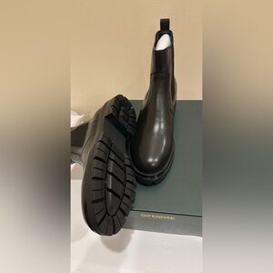 Women  Black Leather Chelsea Boots size 10